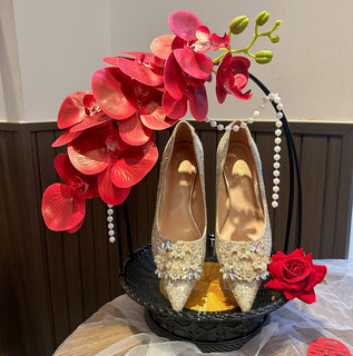 2025新款新中式新娘鞋婚鞋手提篮展示架结婚拍照道具装饰品送闺蜜