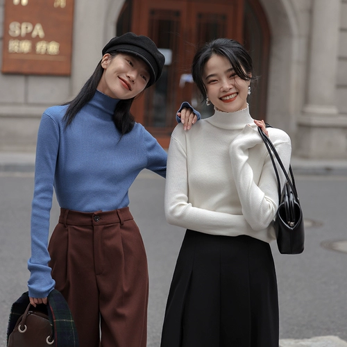 Базовый приятный телу трикотажный белый демисезонный черный синий зимний свитер, высокий воротник, облегающий крой