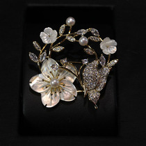 Freshwater pearl natural shell butterfly flower brooch female luxury round pin suit jacket corsage autumn