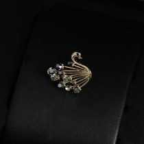 Fashion Joker Swan small collar needle shirt pin female brooch spring and summer sweet temperament fixed clothes anti-light buckle