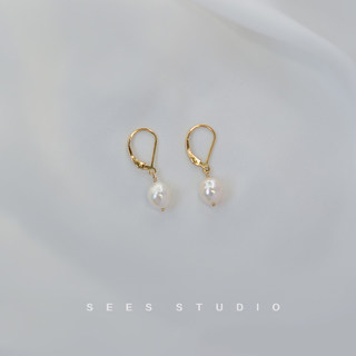 A Natural Irregular-Shaped Pearl Earring, Baroque Irregular Style, Vintage Fashion, Elegant, Clip-On, 14K Gold-Plated