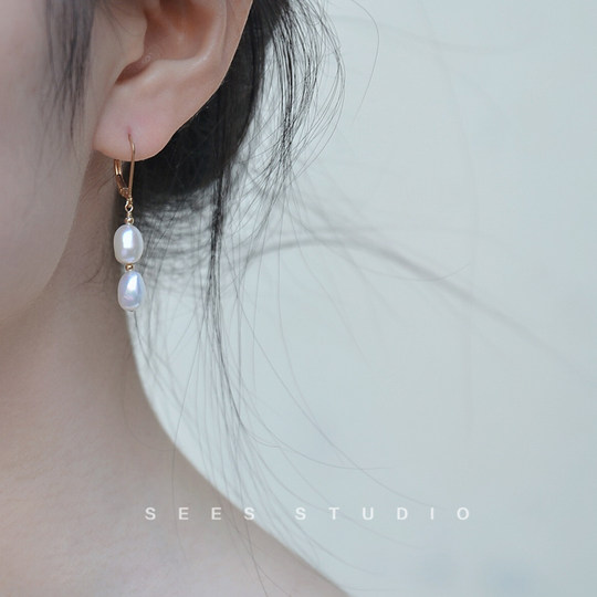 Two baroque natural freshwater special-shaped irregular pearl earrings, retro style long earring style 14k gold