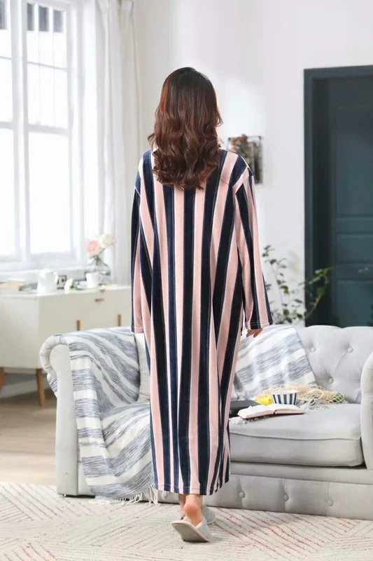 Mùa đông sọc dọc túi lớn cashmere Hàn Quốc váy ngủ dài phụ nữ cộng với phân bón XL làm dày phụ nữ mang thai đồ ngủ nhung san hô áo đầm đẹp