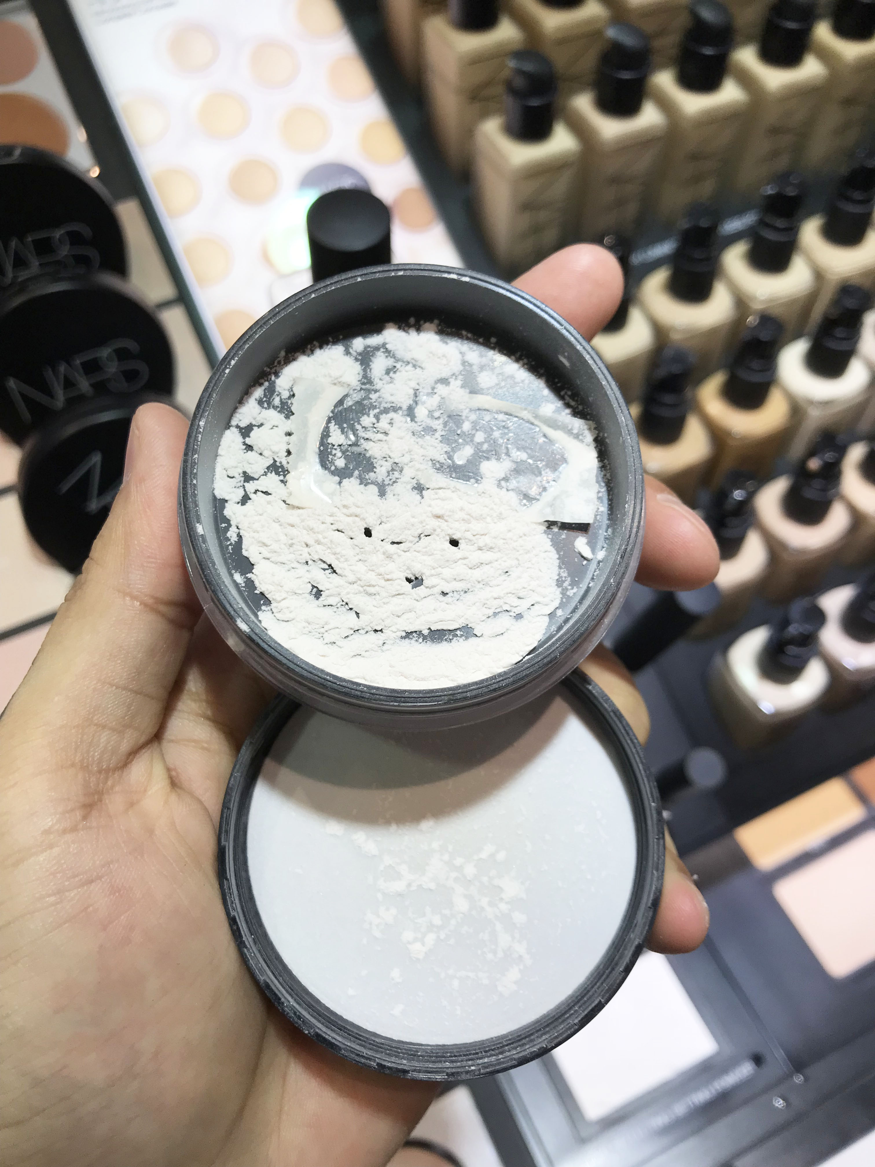 Hồng Kông NARS khỏa thân bột ánh sáng bột lỏng trang điểm kiểm soát dầu truyền dẫn ánh sáng 10 gam phấn kiềm dầu