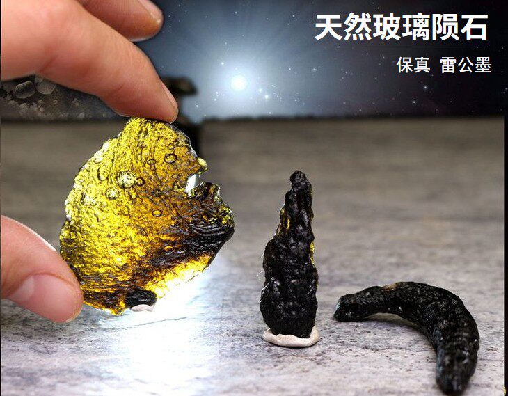 Natural Glass Meteorites Thunder Male Ink Tea Green Meteorites Original Stone Men and women Pendant Chite Collection Kop Gift Ornaments