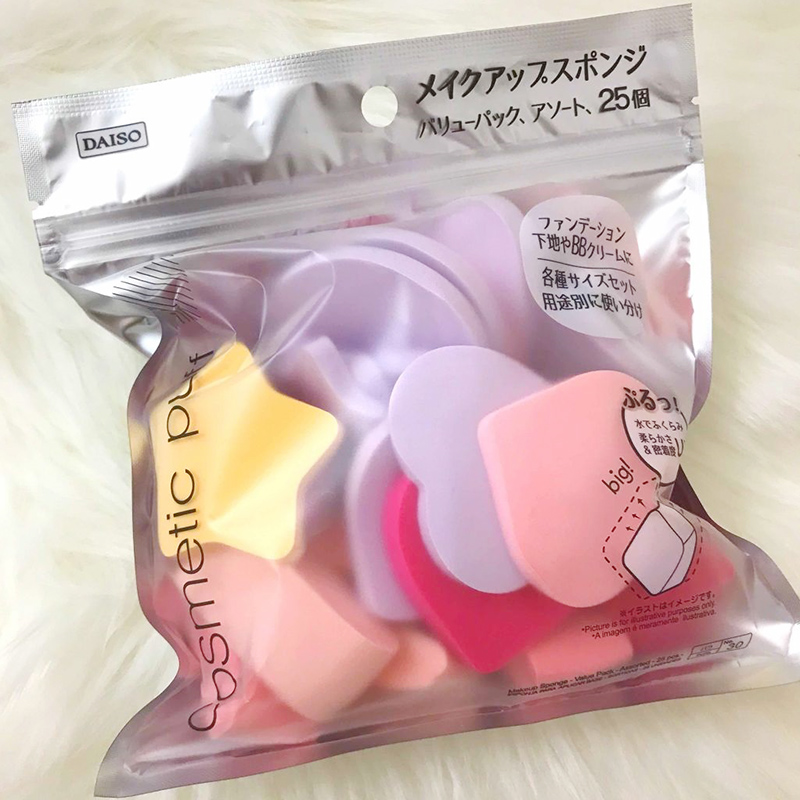 DAISO Japan Great Innovative Makeup Powder Bashing Sponge Not Eating Powder Triangle Powder Bashing House Shaped Bubble Water Bigger 25P