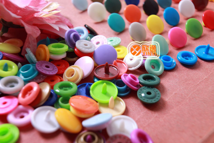 Hualian nhựa nhựa nút snap chụp trẻ em baby baby quần áo nút nút snap công cụ cài đặt fastener tối - Công cụ & vật liệu may DIY dụng cụ móc len