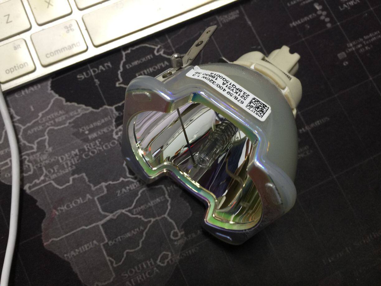 Lient D8900 light bulb original to be lit with a new light (Cosight Light Shadow)