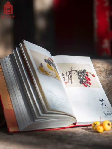 Запретный город Таобао Культурные инновации 2024 года Драконка годовой календарь календарь и версия каллиграфии подарки на огненном облачном драконе Essence Essence Fair Dragon Tibetan Book Book Ticket