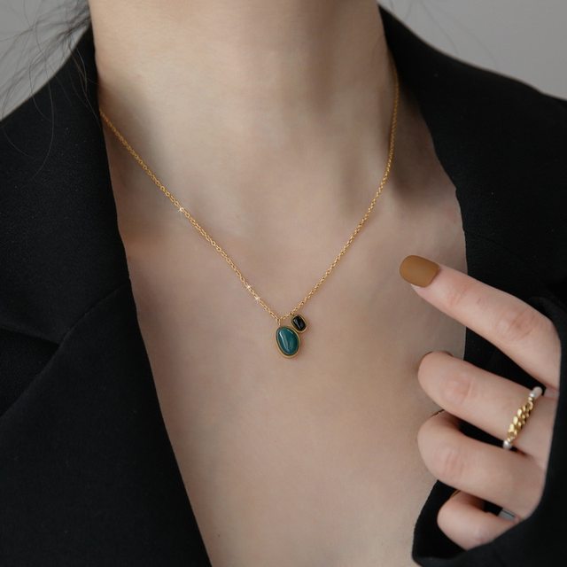 Niche light luxury design green and black agate double pendant necklace female summer clavicle chain senior 2022 new Chinese Valentine's Day