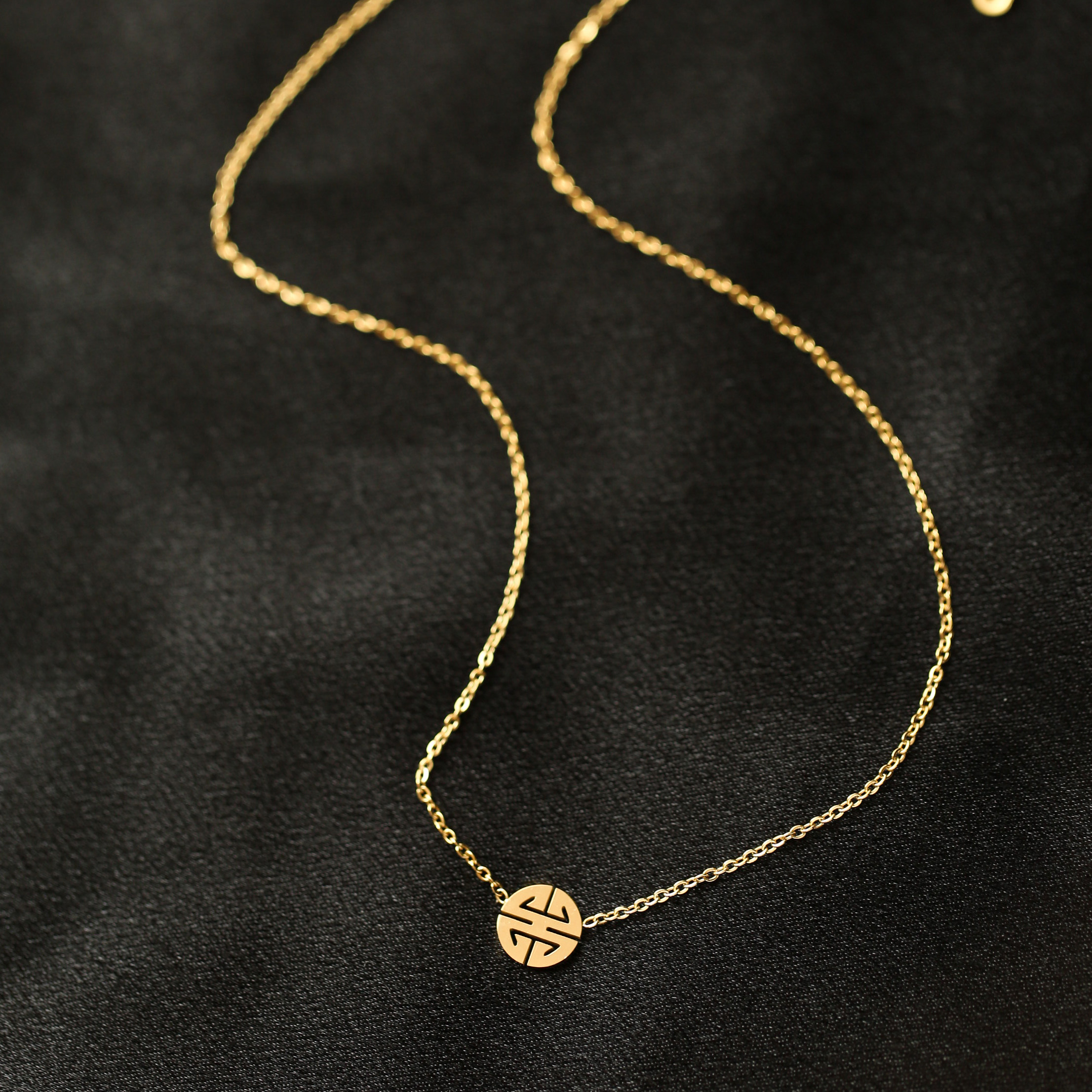 Fade-free gold small blessing necklace female summer clavicle chain pendant hollow blessing word niche trend high-end Valentine's Day