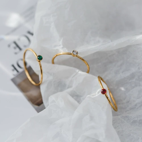 Изысканный и нежный зеленый хрустальный кристал.