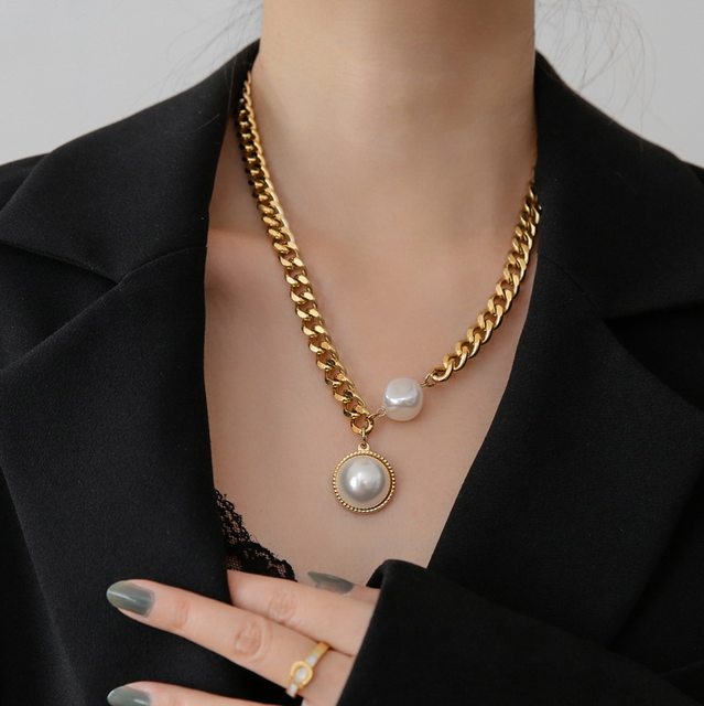 Exaggerated golden thick chain large pearl necklace women's sweater chain summer sweater European and American hipsters net red fashion does not fade
