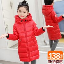 The new childrens down jacket in the long section of the boy and girl over the knee length section thickened baby children in the middle and large children in winter clothes