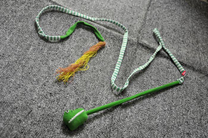 Daily single P card small crocodile super long funny cat stick cat interactive toys