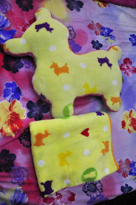 External slip flaw is hard to see the RODY horse to collect cushion and blanket