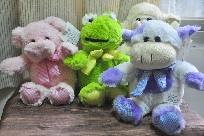 The outer single is very cute, the little animal plush paparazzi frog calf little sheep.