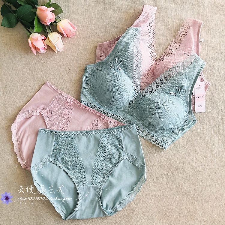 Japan will breathe thin no steel ring bra underwear set female lace INS wind solid color can not fall off the shoulder strap