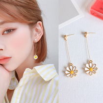 South Koreas new hipster Mori Joker Flower Earrings 925 Silver Needle Daisy Sweet Earrings No Ear Clip