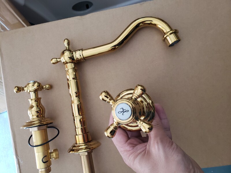Retro Washbasin Faucet Three-Hole Hot and Cold Water Basin Faucet Gold