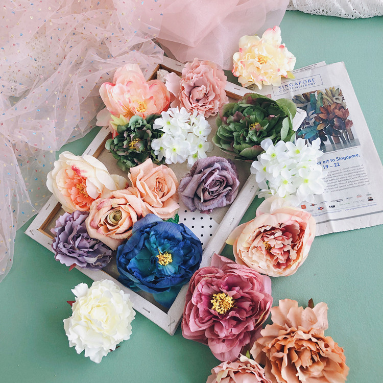 The scene is paired with a small-handed, ancient simulation flower, rose hydrangea, DIY material