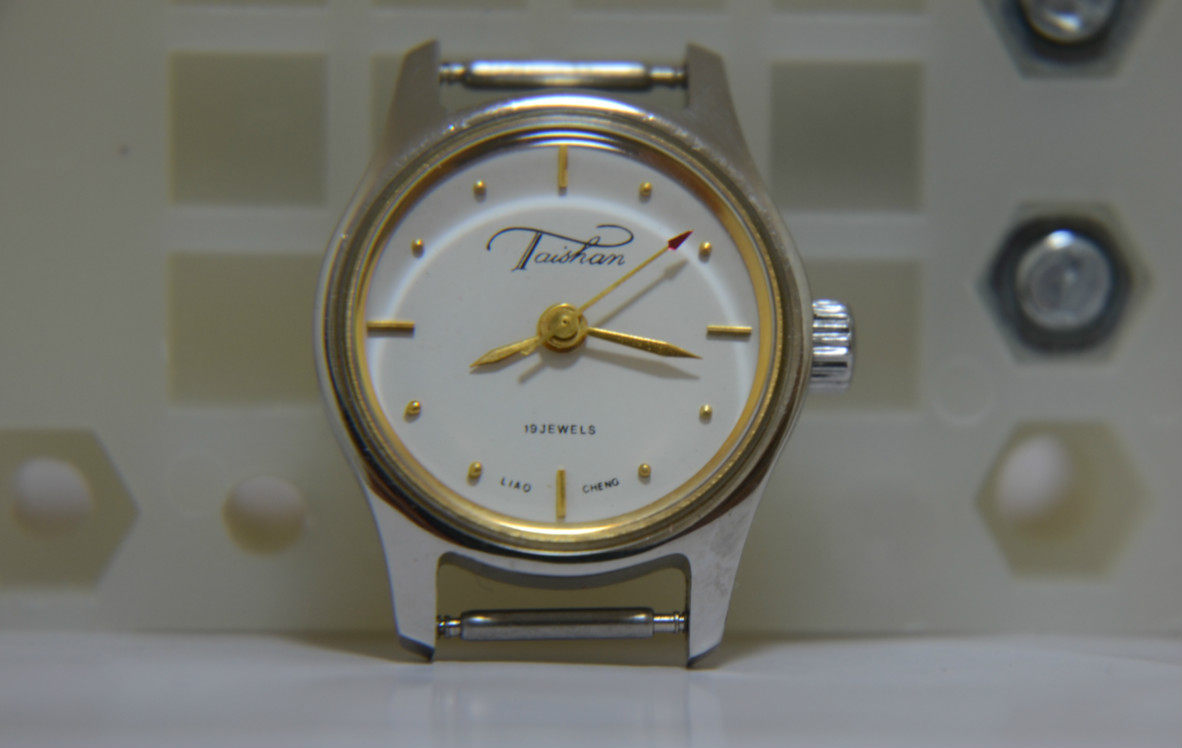 Shandong Taishan 19 diamond calendar mechanical women's watch