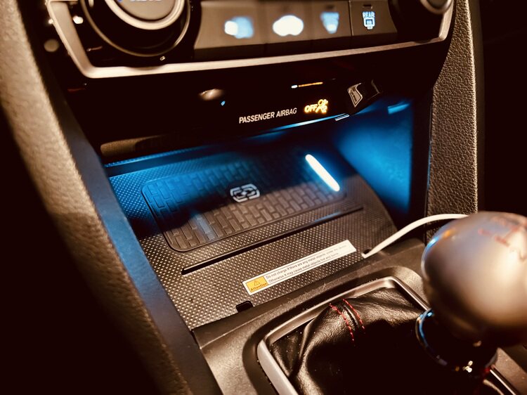 Shanghai dry modification customized wireless car charger panel for Honda 10th generation Civic modified fast charging