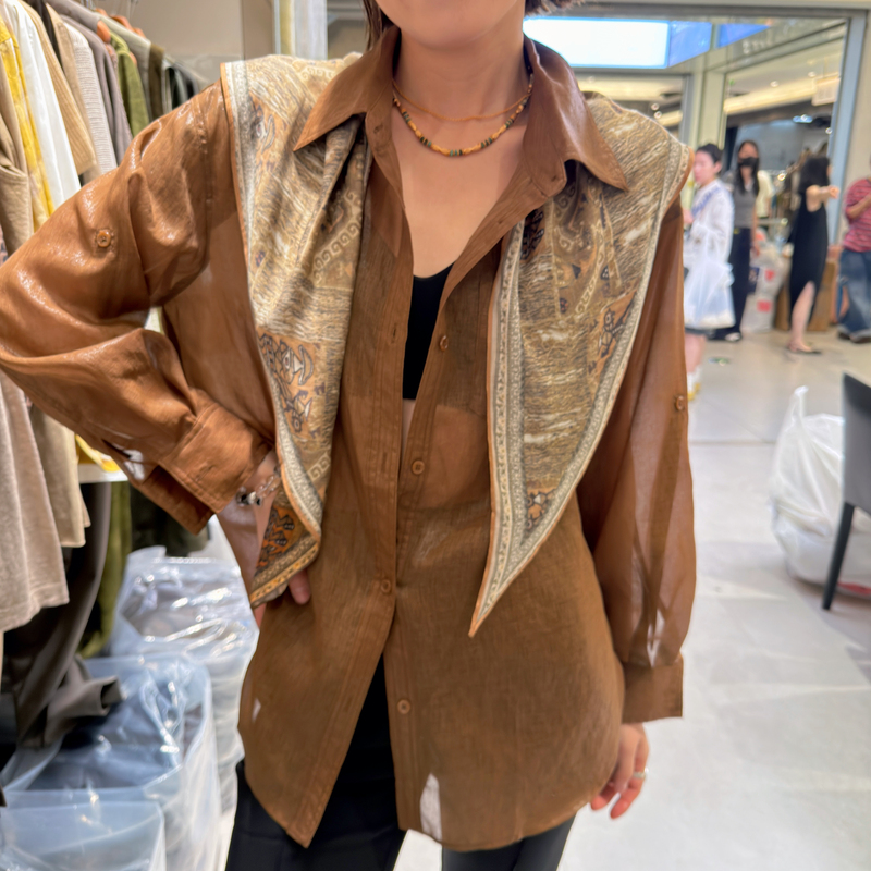 Retro Style Silk Scarf Decorated Shirt for Women, Long-Sleeved, Loose, Lazy, Coffee-Colored Lapel Work Clothing Top, 2026 Autum New Style