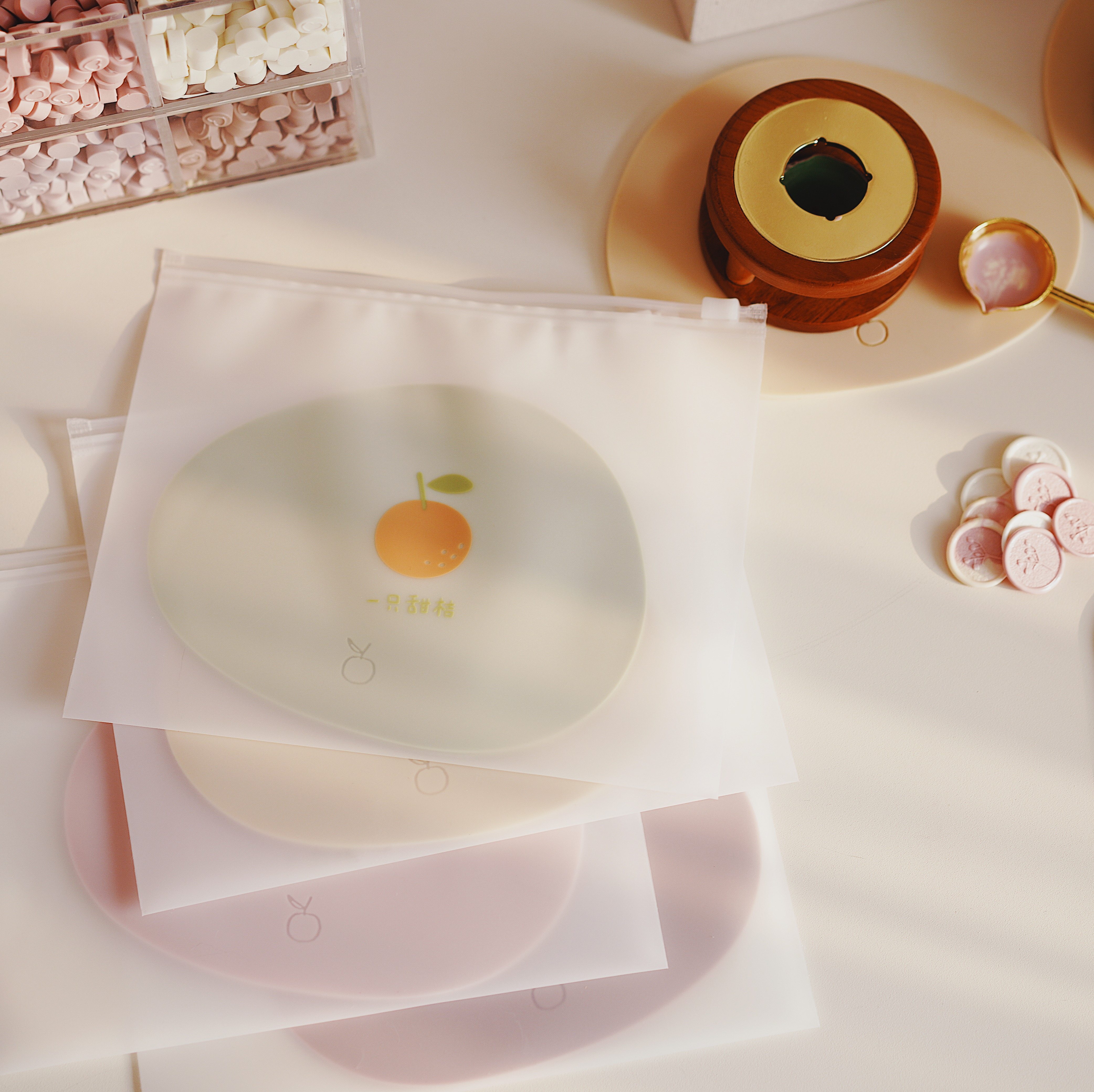 A sweet orange (silicone mat) fire paint release mat high temperature resistant food grade anti-scalding bowl mat