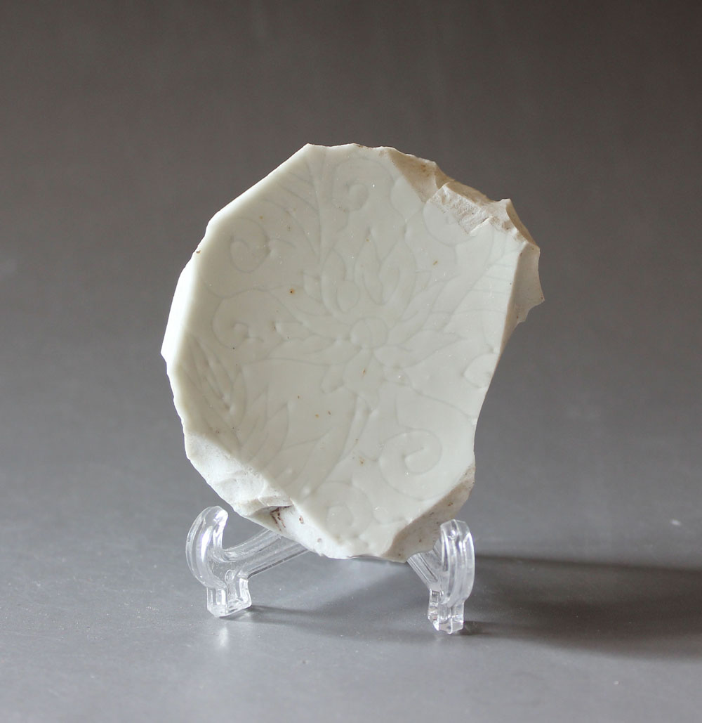 2658 Kangxi sweet white dark carved lotus ancient porcelain specimen