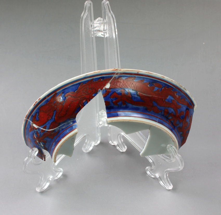 1749 Jiajing official kiln blue-and-white alum red dragon pan ancient porcelain specimen 8800