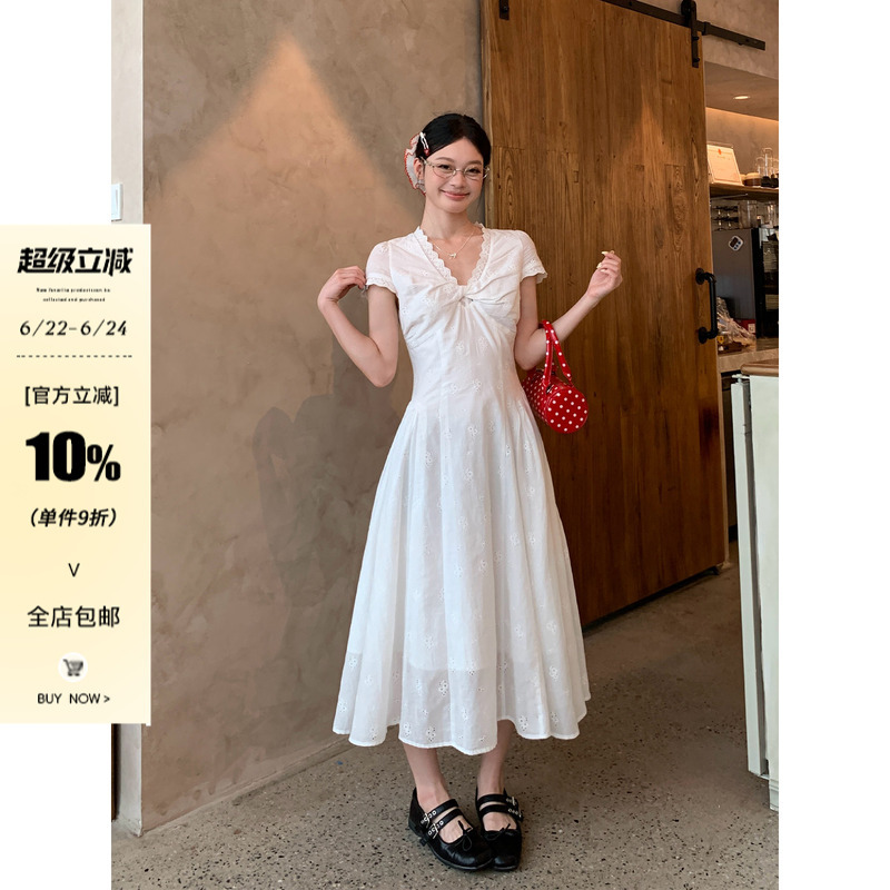 Song Zheng'En V-Neck French-Style White Dress for Women 2026 New Summer Beautiful Design Waist-Cinching Long Dress Song Zheng'En V-Neck French-Style White Dress for Women 2026 New Summer Beautiful Design Waist-Cinching Long Dress