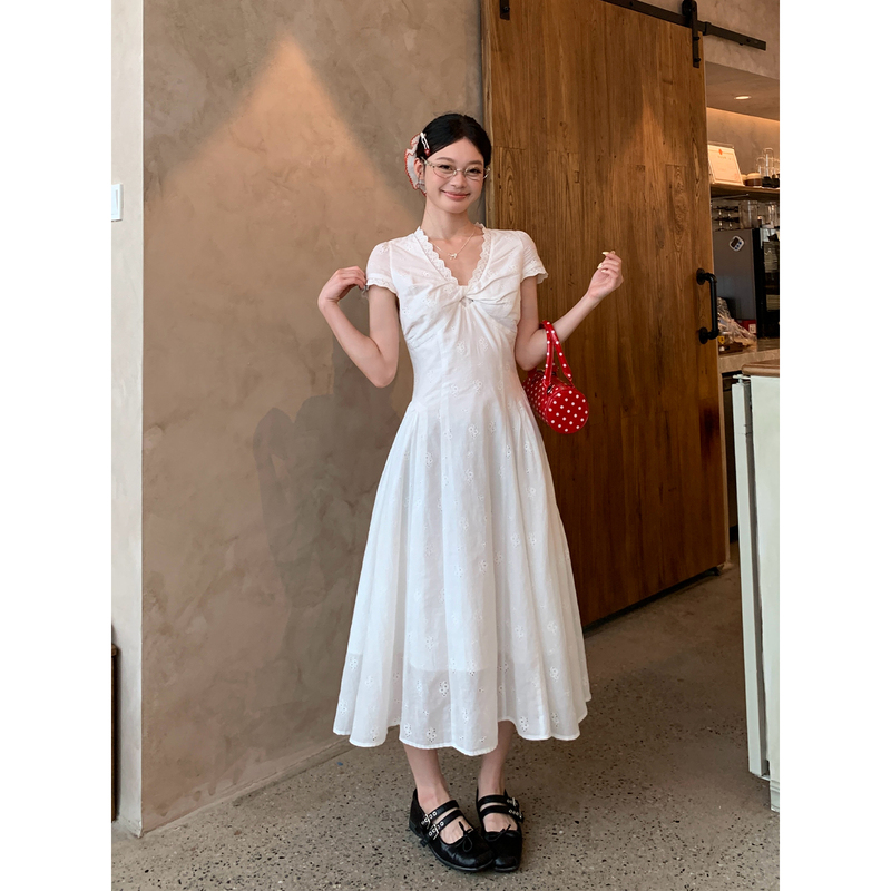 Song Zheng'En V-Neck French-Style White Dress for Women 2026 New Summer Beautiful Design Waist-Cinching Long Dress
