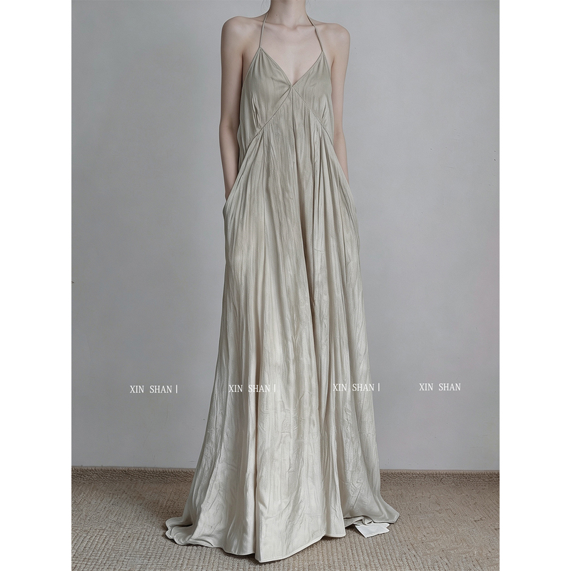 New Mountain Studios French Halter Neck Dress Sexy Backless Hot Girl Style 2026 Summer New Dress New Mountain Studios French Halter Neck Dress Sexy Backless Hot Girl Style 2026 Summer New Dress