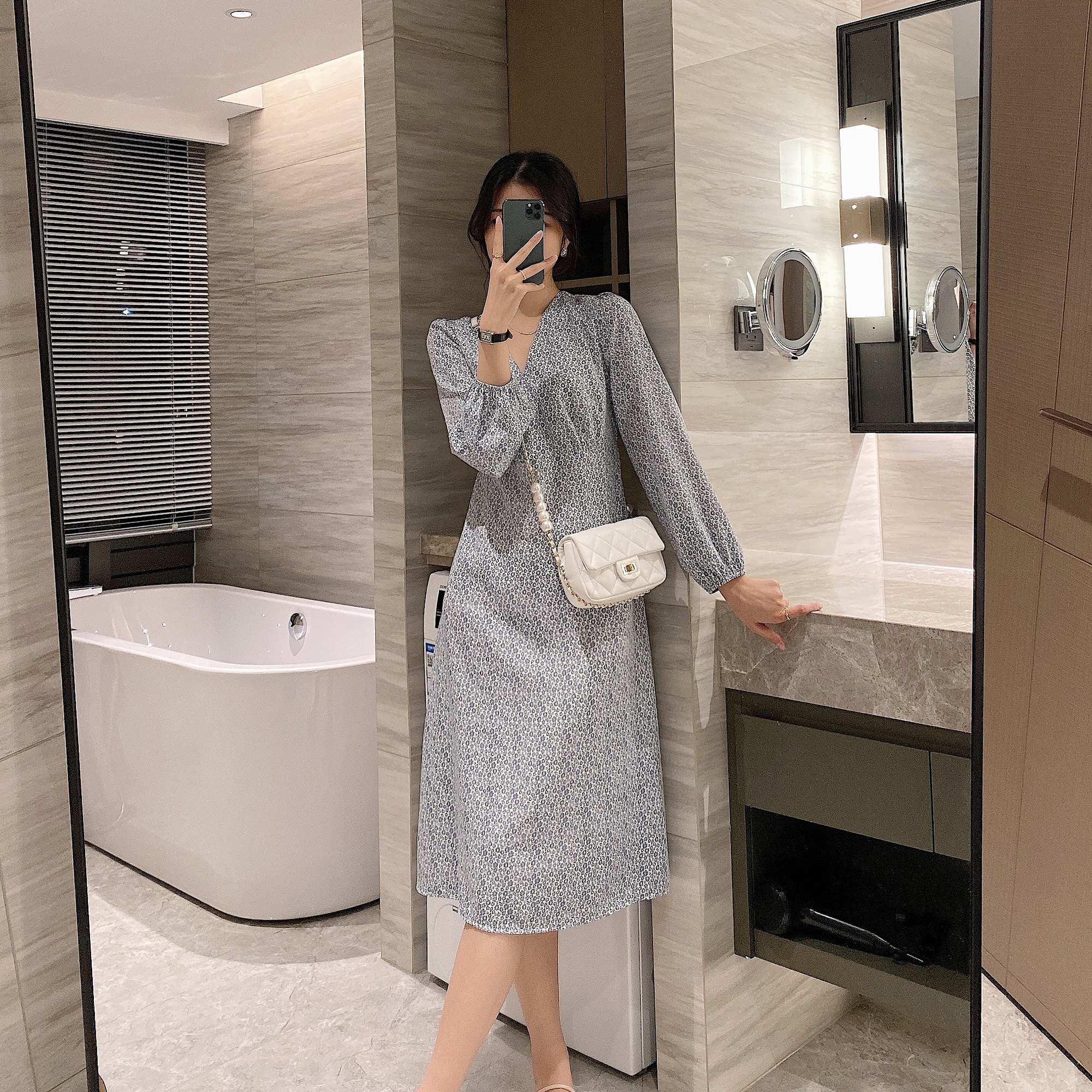 Full honey custom blue v-neck French floral dress femininity slimming foreign style age reduction 2021 new autumn