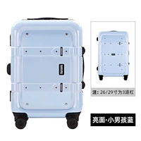 Маленький мальчик синий блестящий лицо