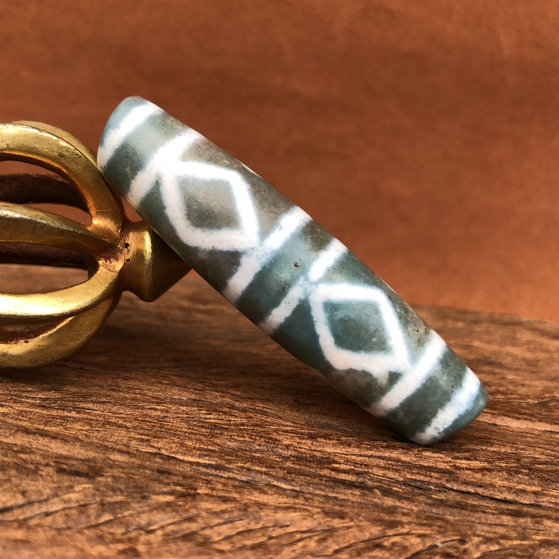 Tibet Xiangxiong Tianzhu Tibetan Diamond Eye Tianzhu Natural cinnabar nine-eye shale Tianxiong Stone Tianzhu 