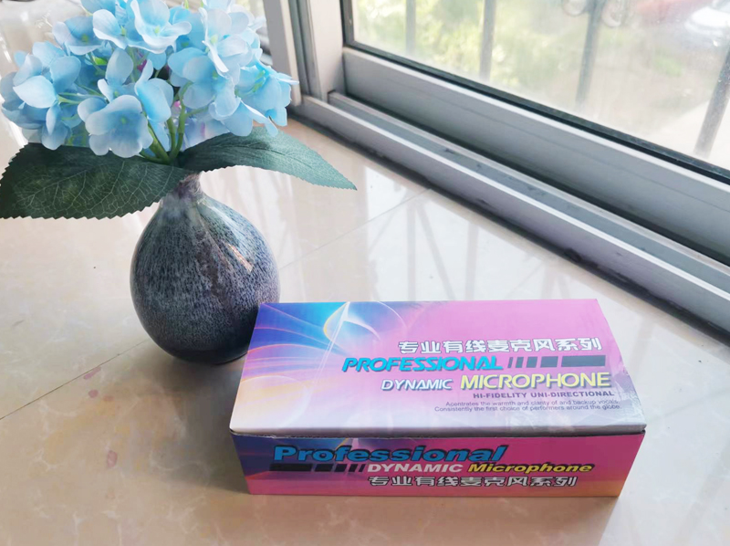 Live microphone K song KTV moving coil 600 Euro home handheld singing performance microphone microphone pickup