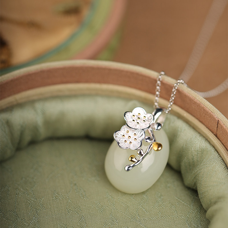 Xi Sui original pure silver female necklace natural and field jade white jade solid plum pendant pendant lock bone chain