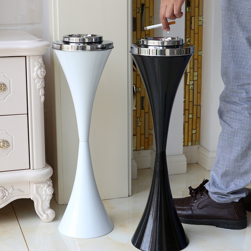 Floor-standing powder room ashtray Vertical metal with lid Creative personality fashion elevator toilet Living room ashtray