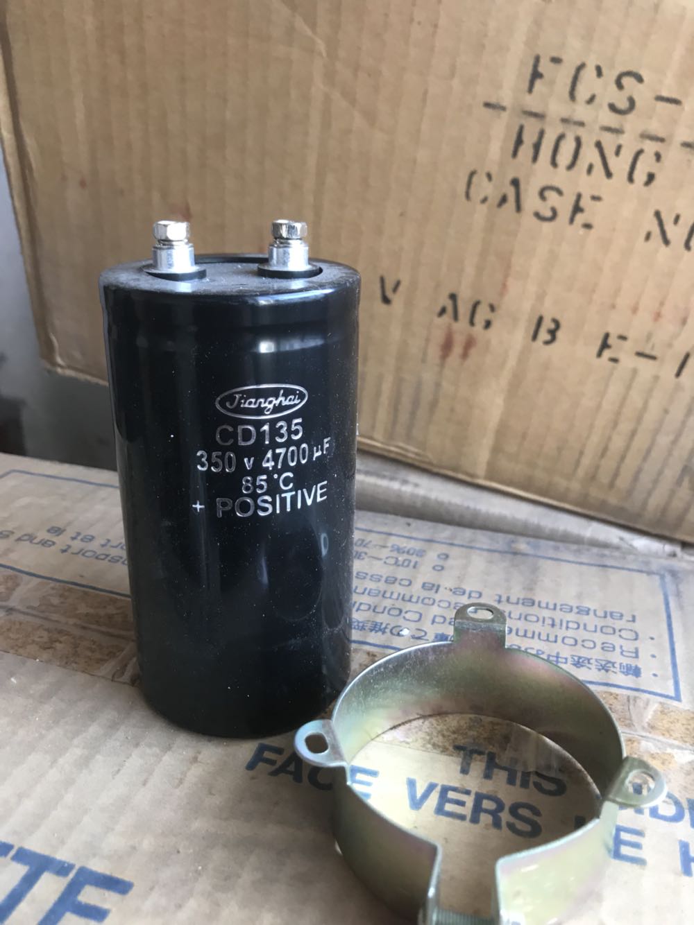 Capacitive CD9135 350V 4700uf