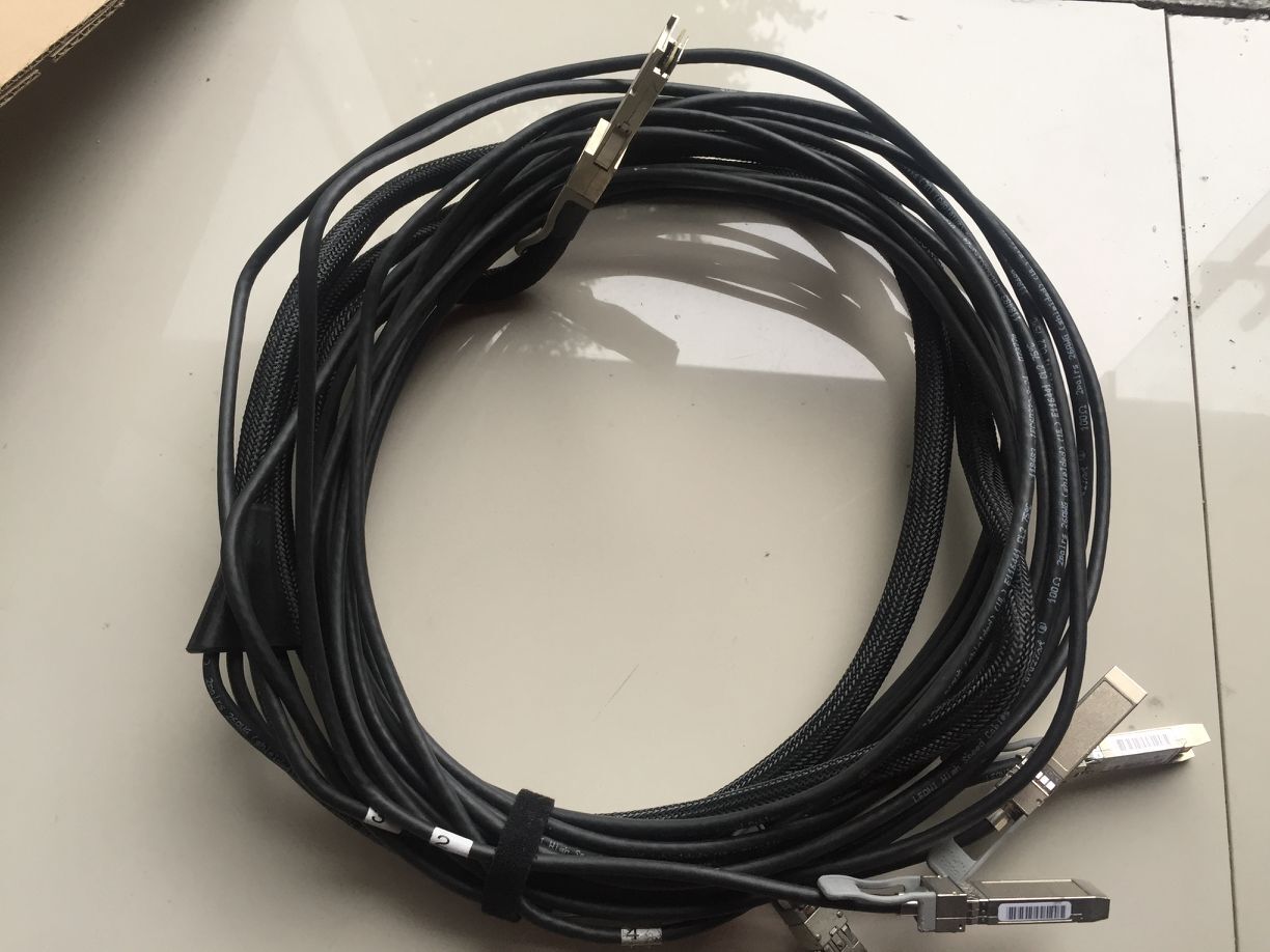 Original fit CISCO Cisco QSFP-4SFP10G-CU5M 10% 4 cable 37-1321-03 5 m
