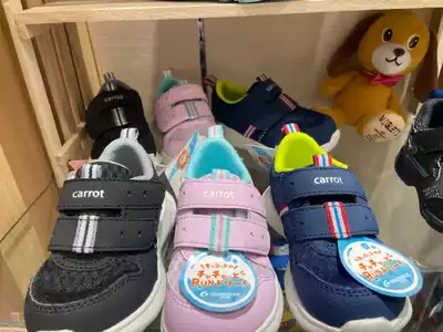 Fluffy Hokkaido moon star wide toe breathable quick-drying sports shoes