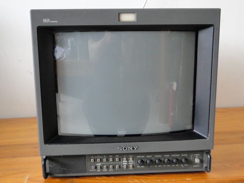 SONY Sony 14 inch monitor HR Triton CRT picture tube Broadcast-grade professional color monitor PVM-14M4E