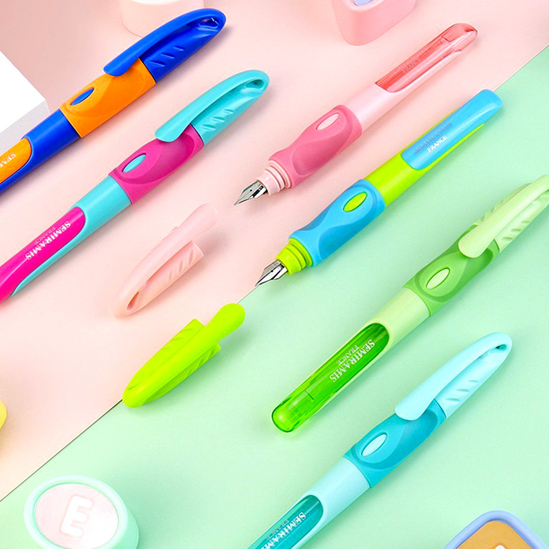 French Lion Beauty is a special pen for primary school students in the third grade to practice calligraphy. Beginners can replace the ink bag gift box.