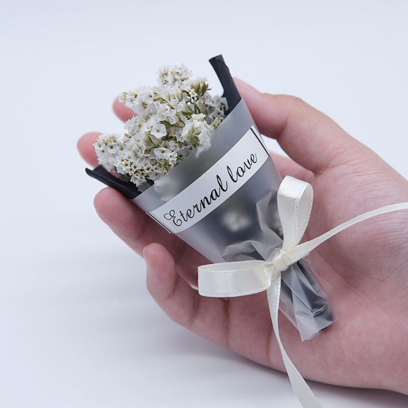 Teacher's dried flowers, crystal grass, baby's breath, mini small bunch of lipstick, cosmetics, souvenirs, activities, birthday gifts, decorations