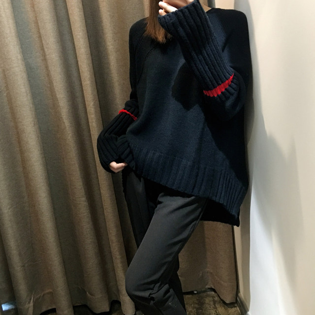 ດູໃບໄມ້ລົ່ນແລະລະດູຫນາວແບບເກົາຫຼີແບບວ່າງແລະ lazy ກົງກັນຂ້າມຄໍຫນາເສັ້ນສະຫມໍ່າສະເຫມີ slit pullover sweater ສໍາລັບແມ່ຍິງ