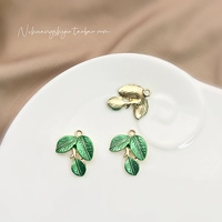 Жемчужный зеленый три листа 1 24,6*20*4 мм