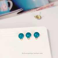 1 кусочек озерно-голубого цвета с подвесными серьгами 10*7,5мм.