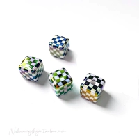 1 квадратный бисер в черно-белую клетку в стиле фэнтези диаметром 15 мм.